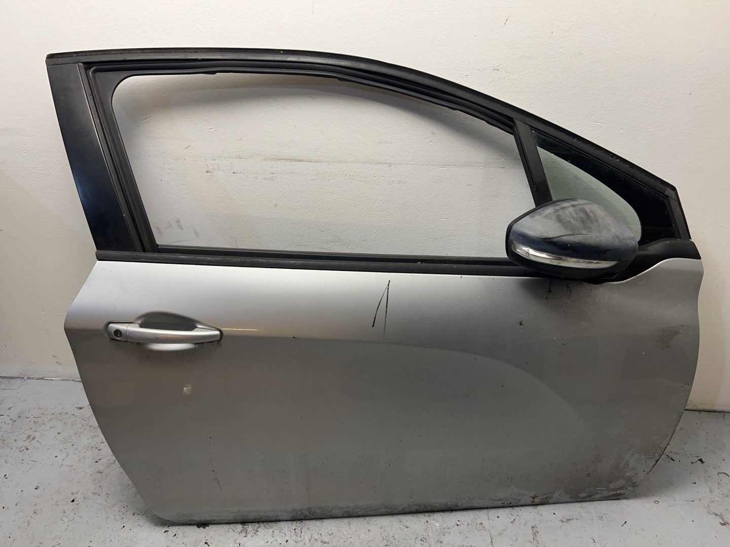 Peça - Porta Dto Frente Peugeot 208 3 Portas 2012 Cinza Prata Usado